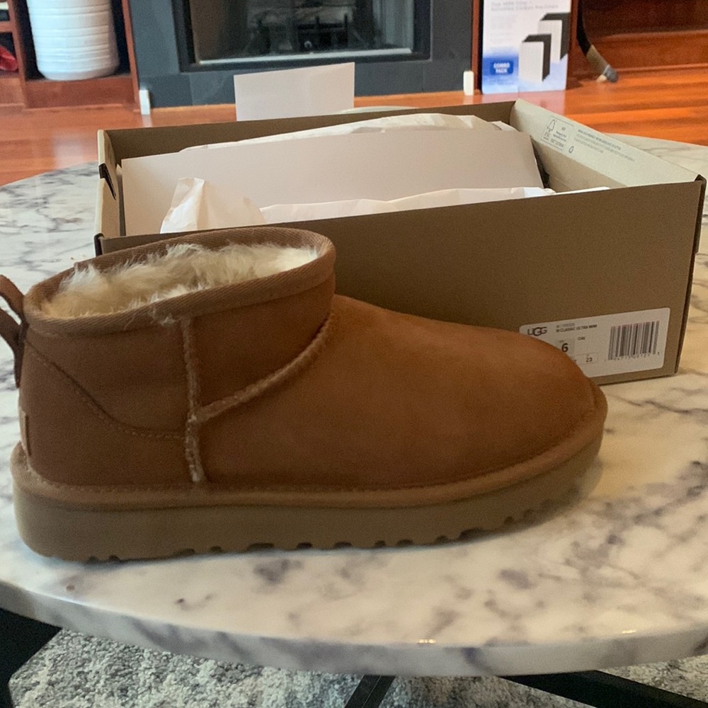 UGG ULTRA MINI CHESTNUT BOOTS!!! BRAND NEW NEVER WORN